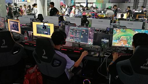 周杰伦网吧开到了ChinaJoy?分文不取免费开黑