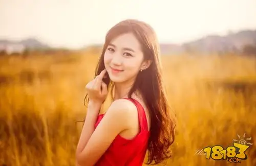 萝莉御姐你更爱哪一款？网易展台Showgirl私照曝光