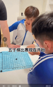 下棋大爷看了都要打人 这个离谱的万宁象棋究竟是个啥游戏