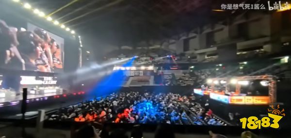 为了给LPL战队找回场子,LOL玩家在韩国包下大屏给韩国人上嘴脸!