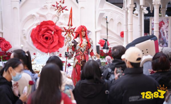 崩铁又成焦点,银枝线下活动引爆国内,为抢玫瑰花玩家排起长龙